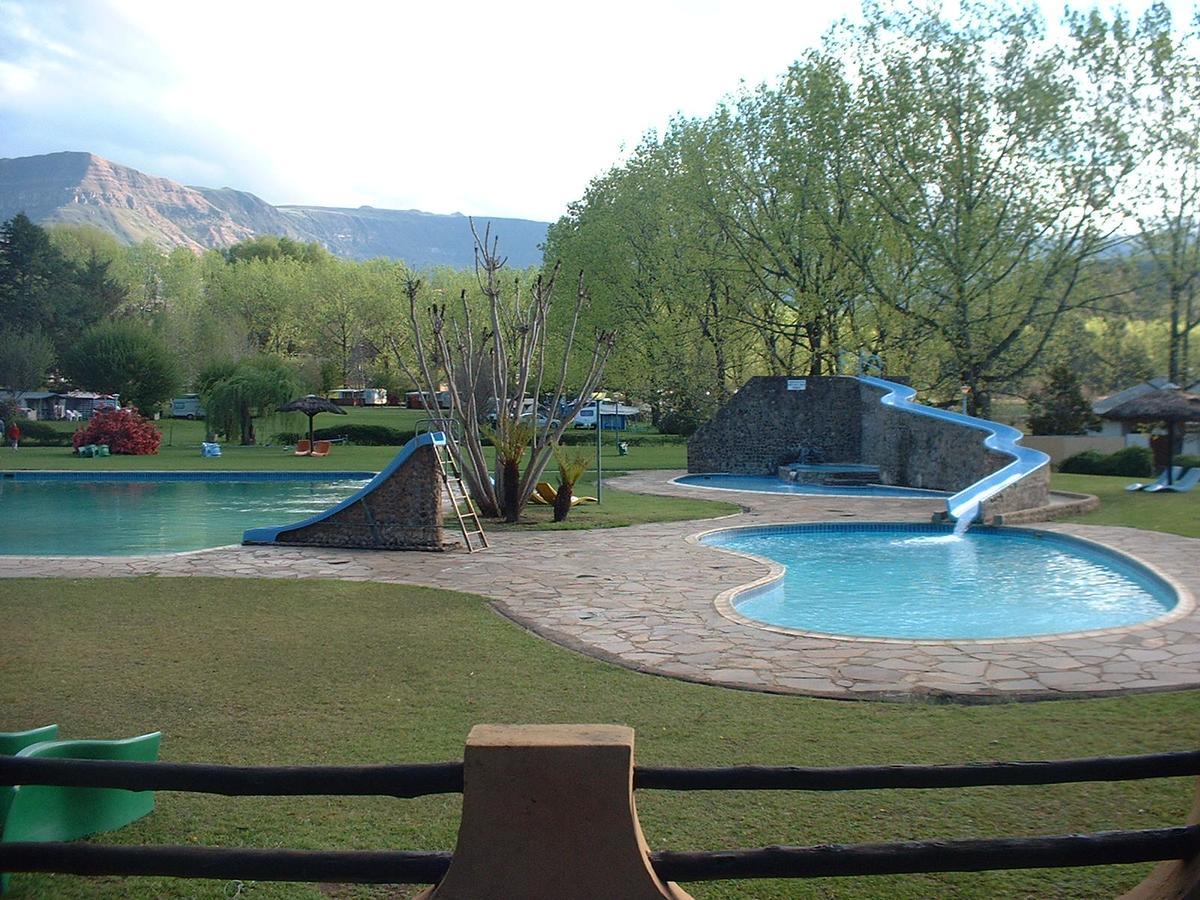 Dragon Peaks Mountain Resort Champagne Valley Esterno foto
