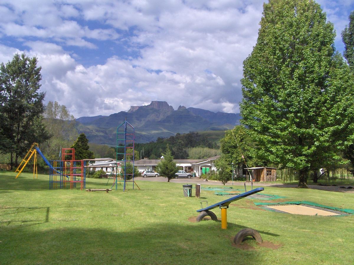 Dragon Peaks Mountain Resort Champagne Valley Esterno foto