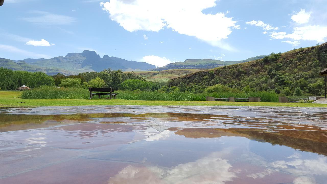 Dragon Peaks Mountain Resort Champagne Valley Esterno foto