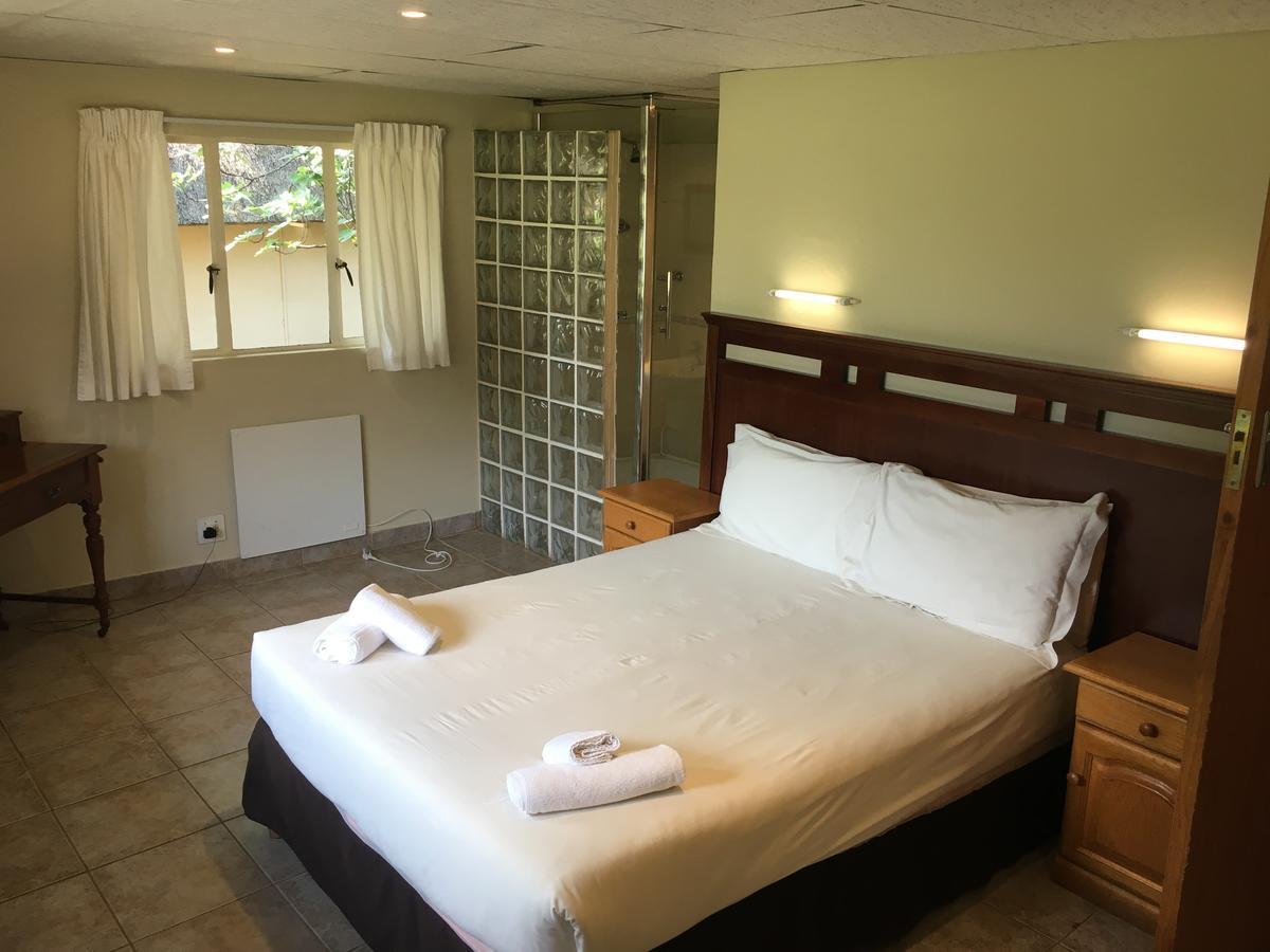 Dragon Peaks Mountain Resort Champagne Valley Esterno foto