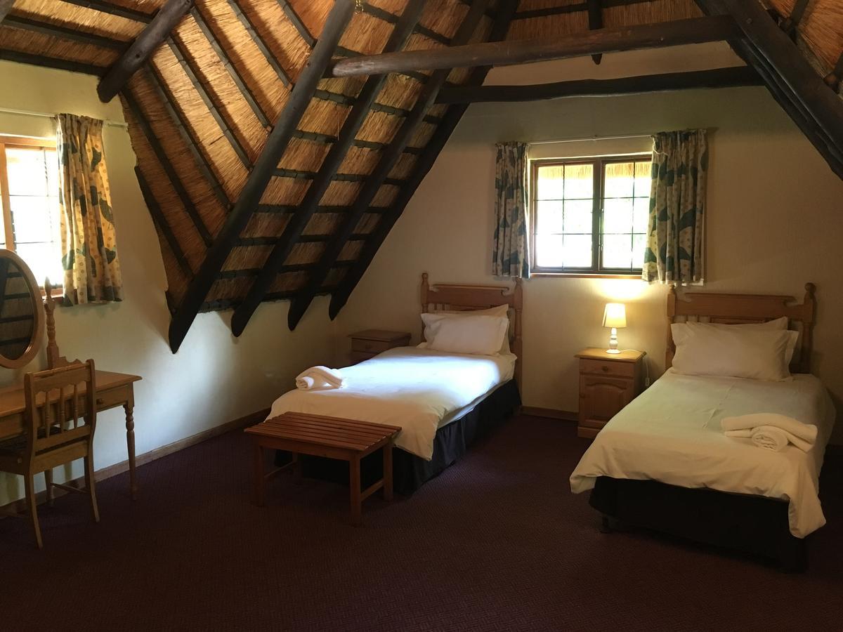 Dragon Peaks Mountain Resort Champagne Valley Esterno foto