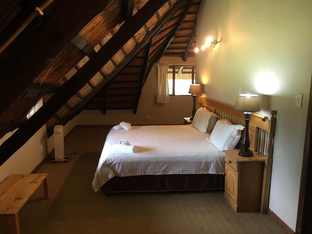 Dragon Peaks Mountain Resort Champagne Valley Esterno foto