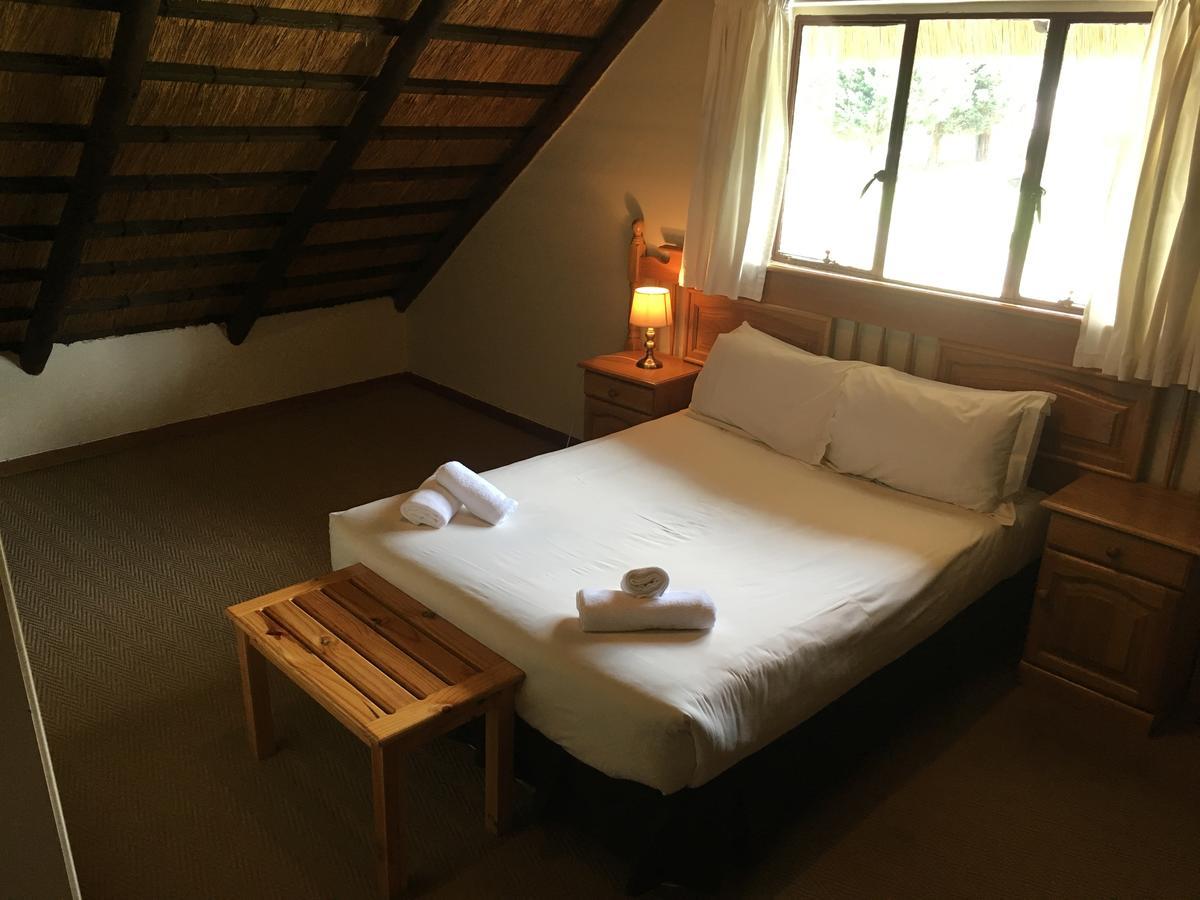 Dragon Peaks Mountain Resort Champagne Valley Esterno foto