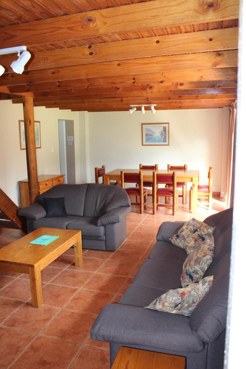Dragon Peaks Mountain Resort Champagne Valley Esterno foto