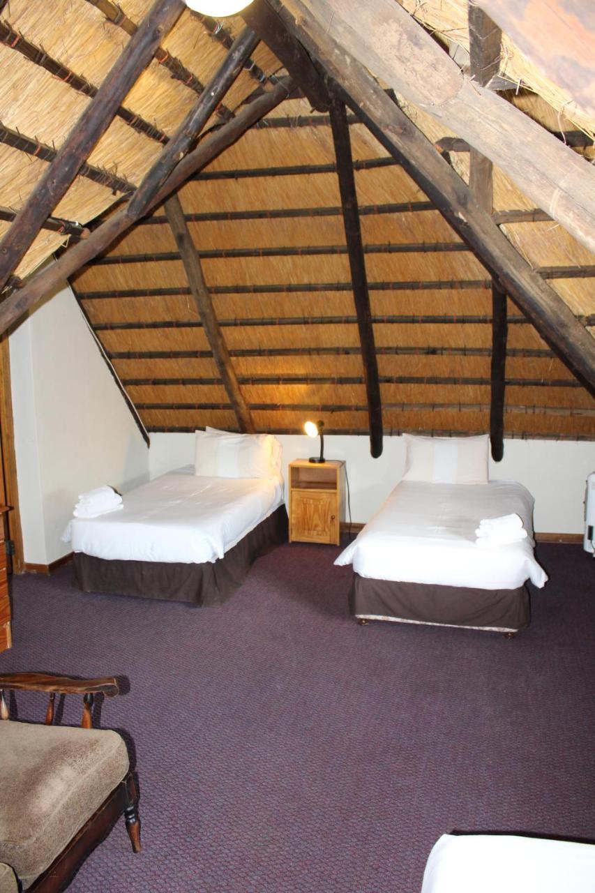 Dragon Peaks Mountain Resort Champagne Valley Esterno foto