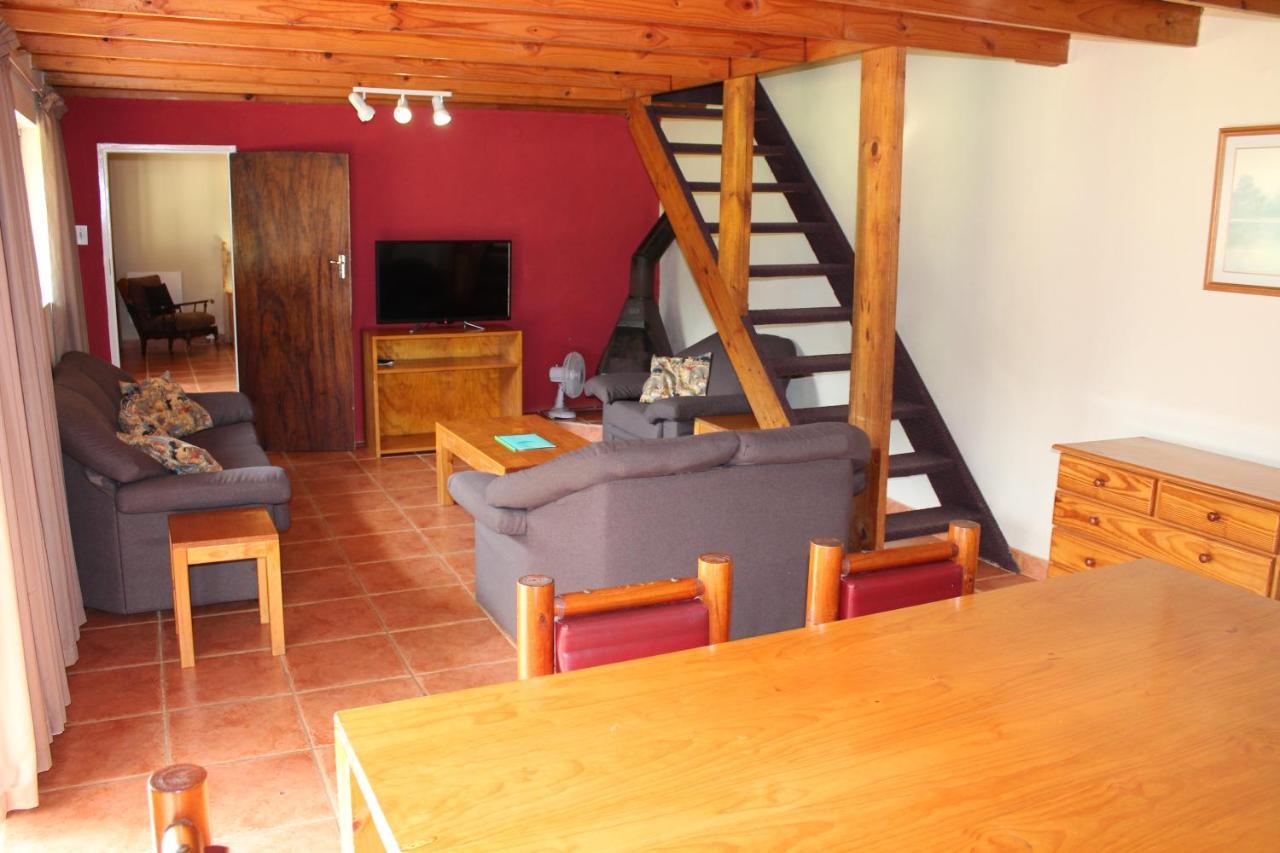 Dragon Peaks Mountain Resort Champagne Valley Esterno foto