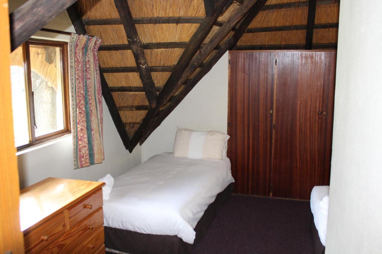 Dragon Peaks Mountain Resort Champagne Valley Esterno foto