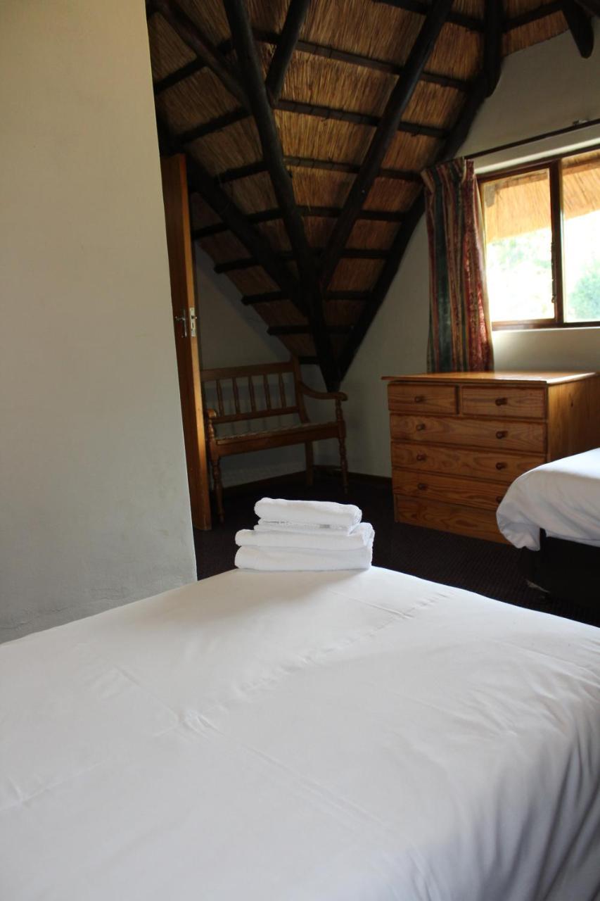 Dragon Peaks Mountain Resort Champagne Valley Esterno foto