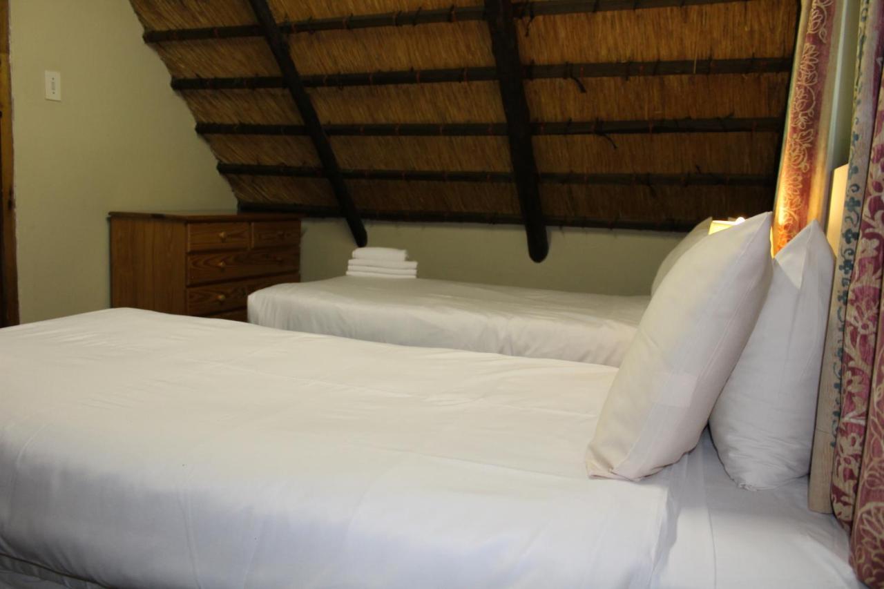 Dragon Peaks Mountain Resort Champagne Valley Esterno foto