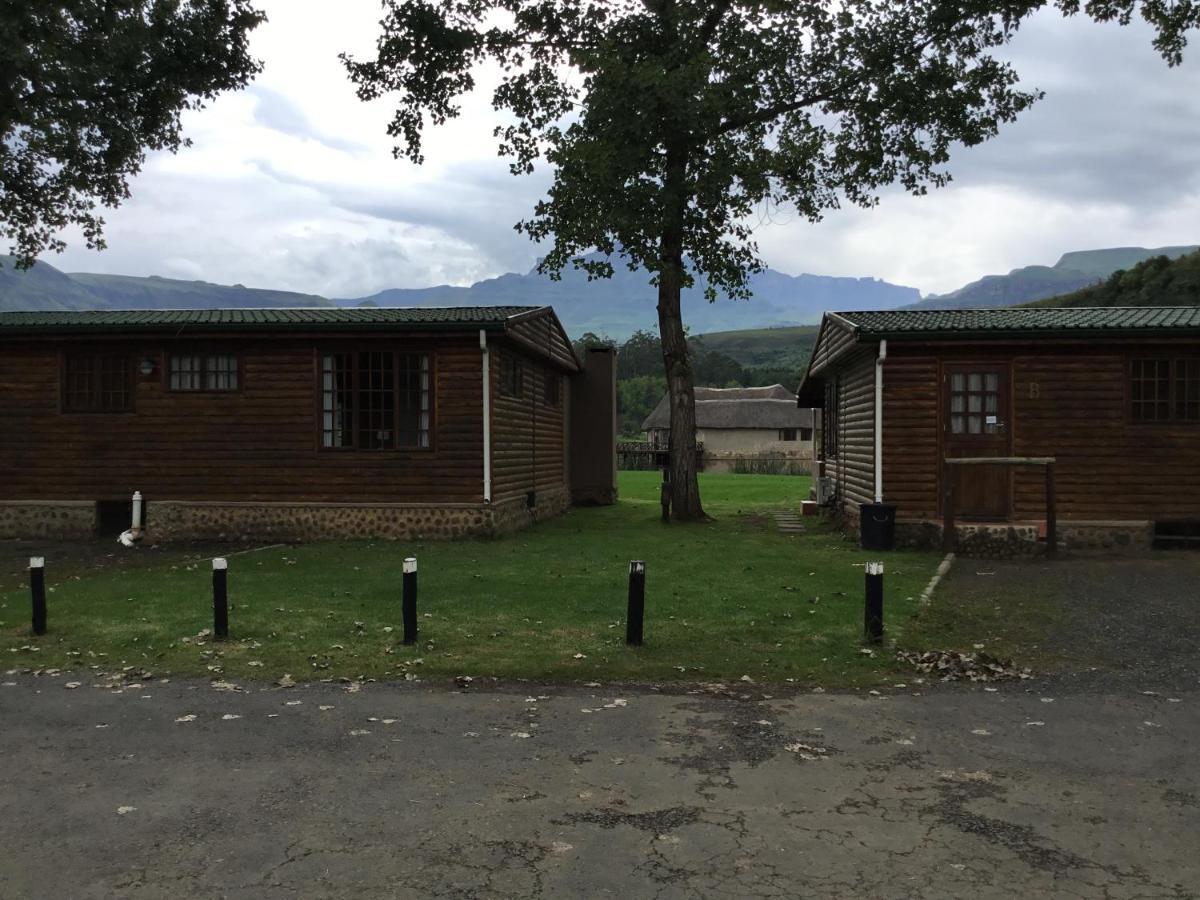 Dragon Peaks Mountain Resort Champagne Valley Esterno foto